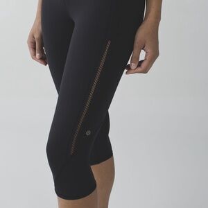 Brand New Lululemon "VENT IT OUT CROP" Size 8